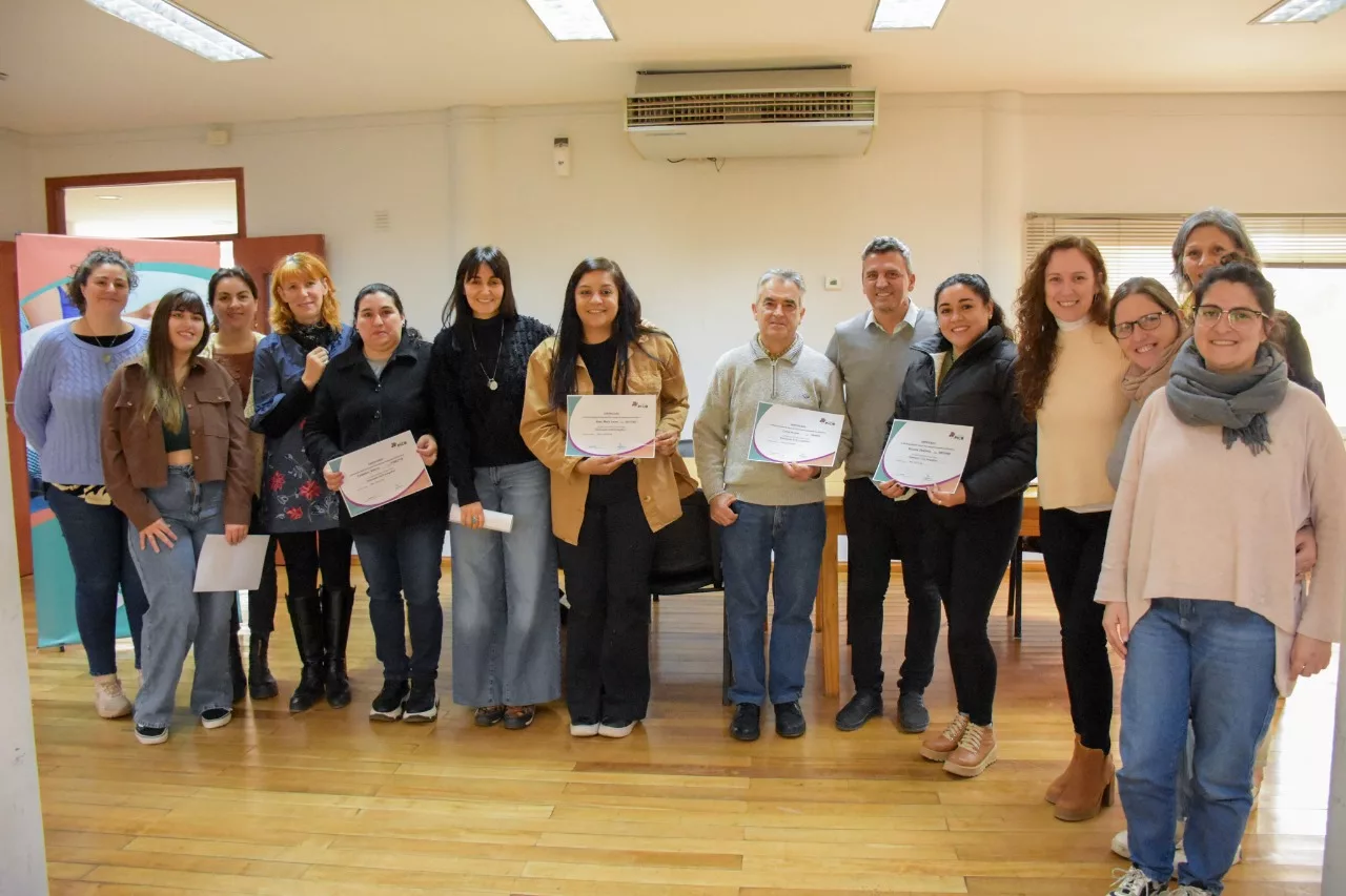 Entrega de diplomas del curso municipal de serigrafía