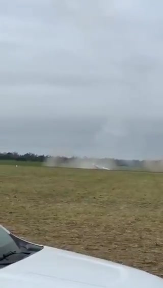 Impactante: Una avioneta se estrelló en una feria en Chaco mientras realizaba acrobacias y los dos pilotos murieron