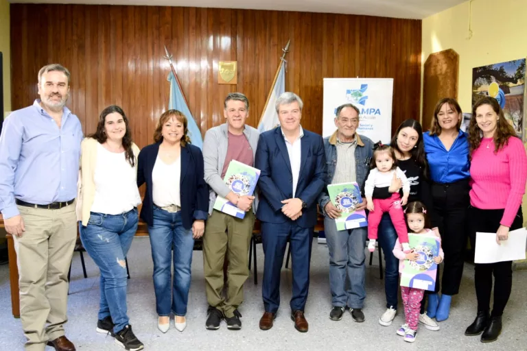 Entregaron créditos de Economía Social y Participación Comunitaria en Uriburu y Anchorena