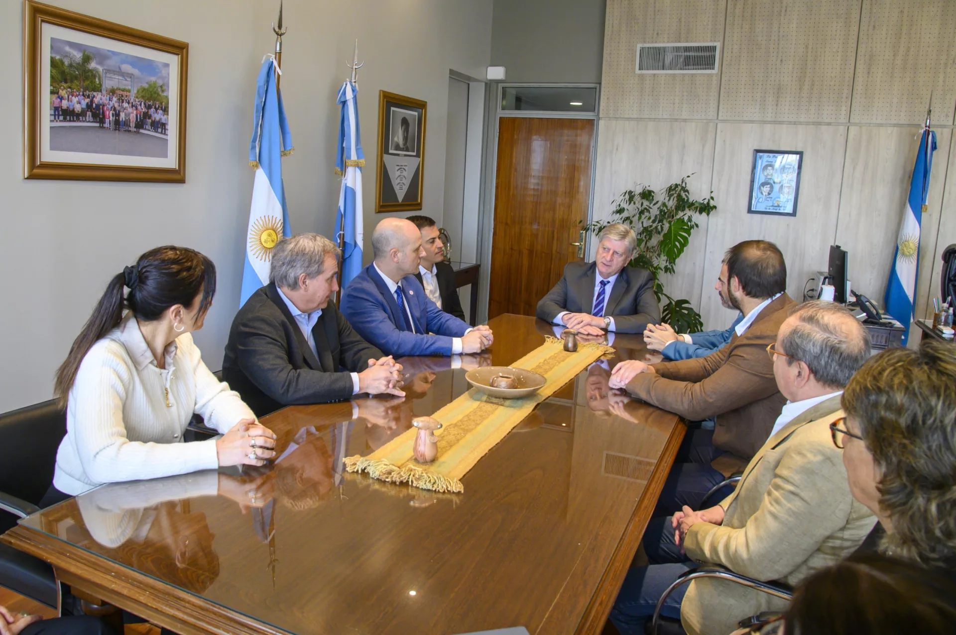 “Encuentro en La Pampa: Ziliotto y ministros patagónicos impulsan el desarrollo turístico y económico en la región