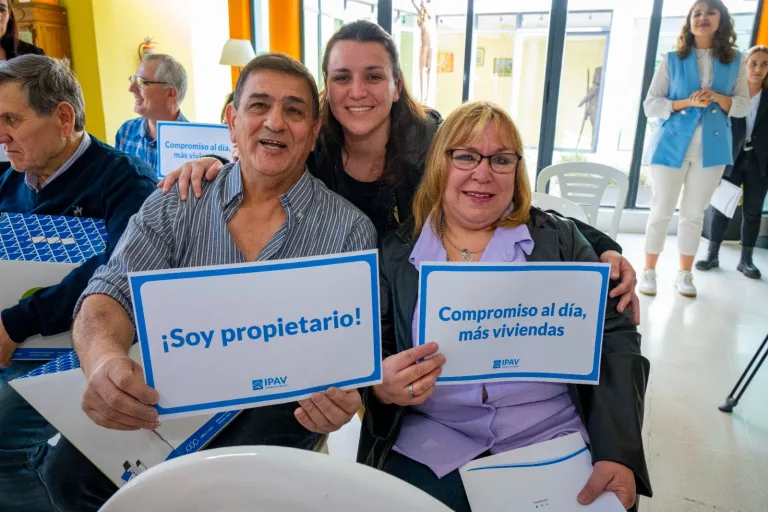Gobierno entregó escrituras de casas del IPAV a familias de Realicó, Rancul, y Maisonnave