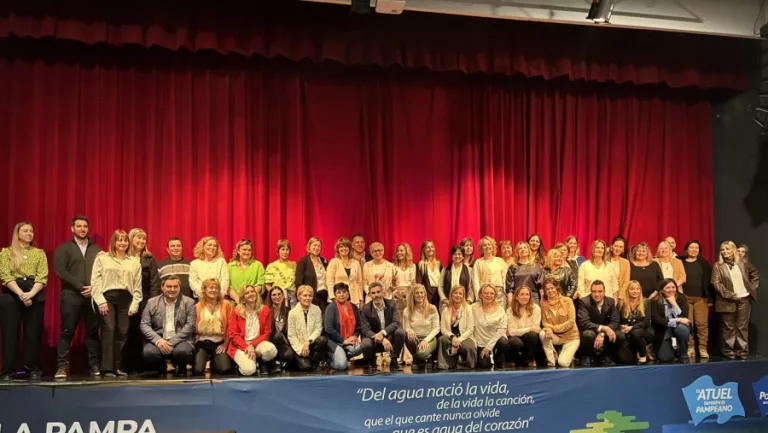 Emotivo homenaje a docentes jubilados: La Pampa celebra su compromiso y trayectoria