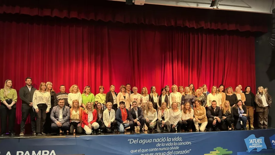 Emotivo homenaje a docentes jubilados: La Pampa celebra su compromiso y trayectoria