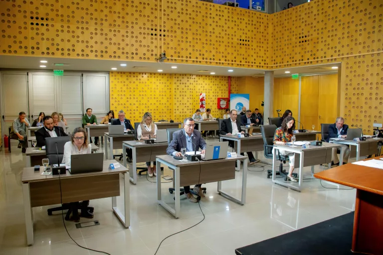 Se aprobaron las nuevas tarifas de taxis y remises en General Pico:  unidad de ficha en $97; la bajada de bandera en $1.265 y la espera por minuto en $195