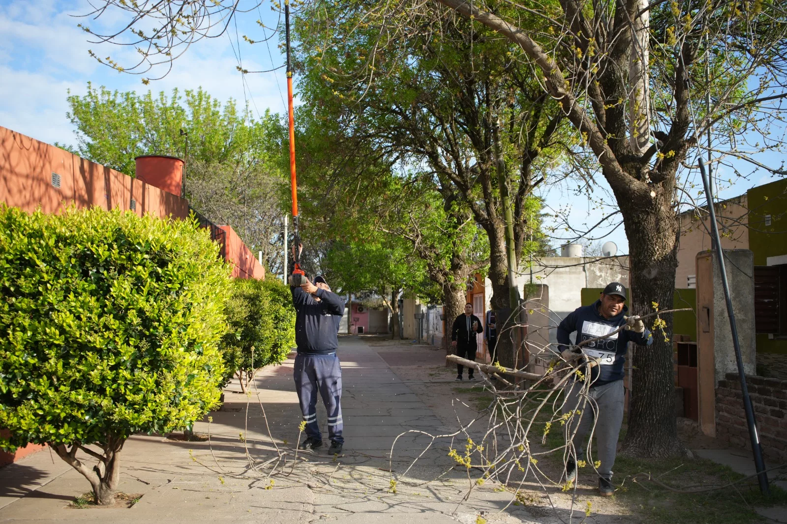 Jornada de limpieza en Barrio Roca