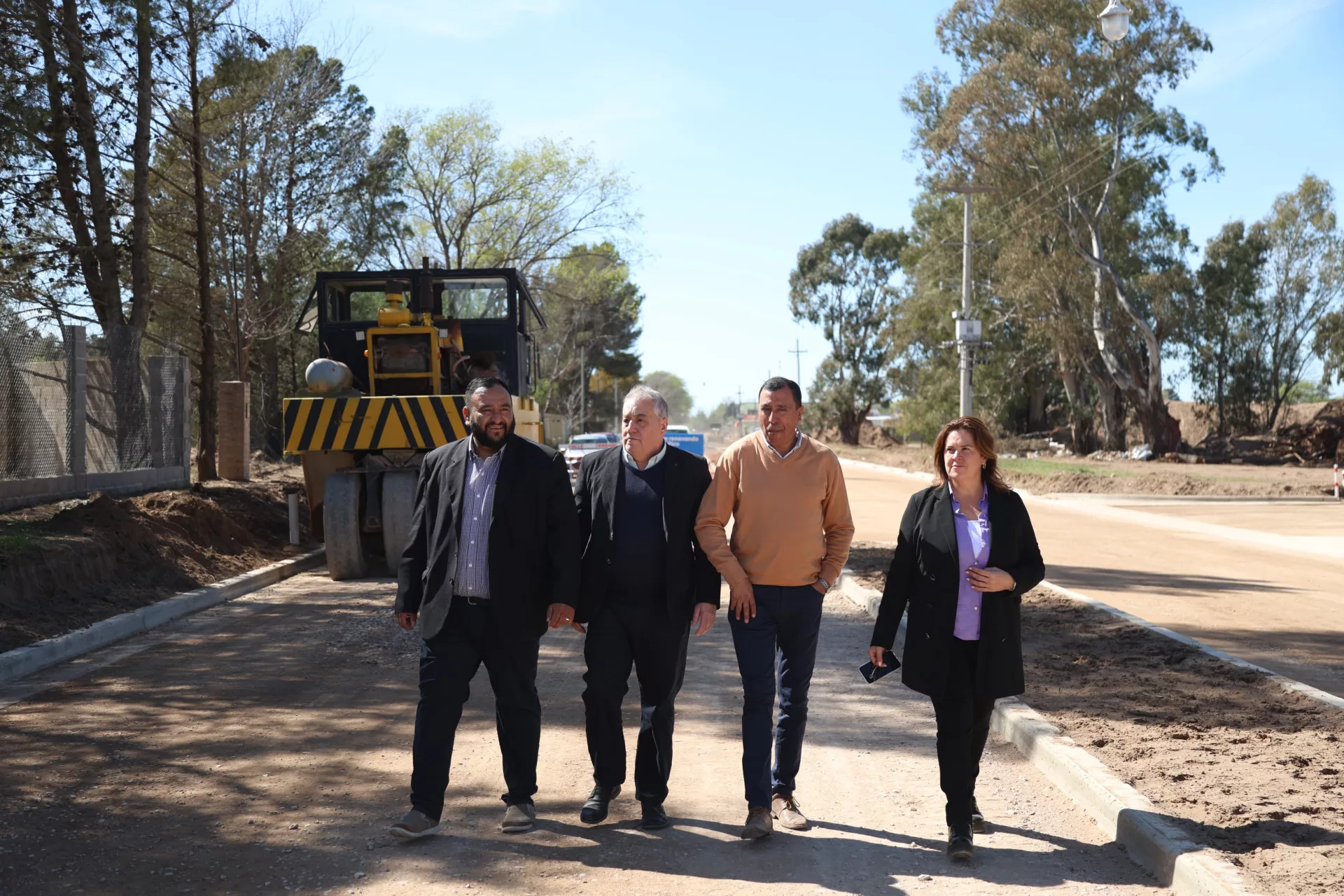 La intendenta recorrió el avance de la histórica obra de asfalto y red cloacal del barrio Sur