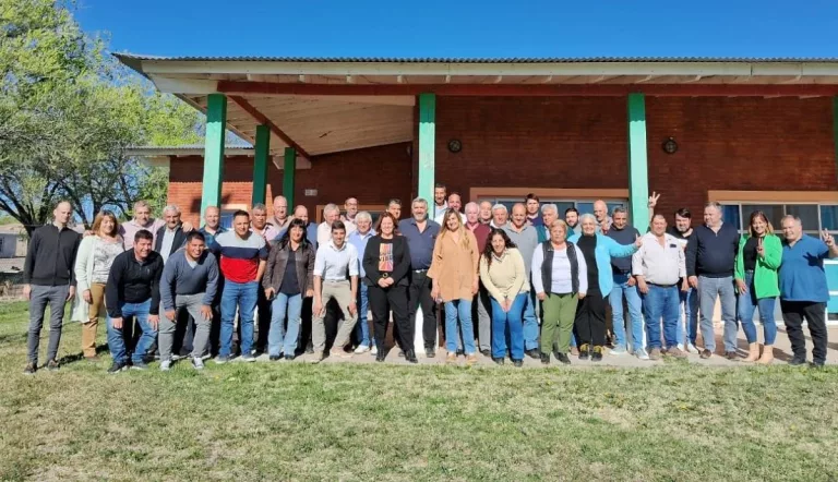 Intendentes peronistas reunidos “en defensa del federalismo y los derechos provinciales ante las políticas del gobierno nacional”