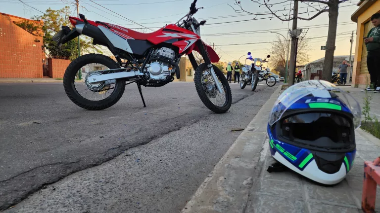 Accidente de motos en calle 23 y 18: un joven inconsciente fue trasladado al hospital