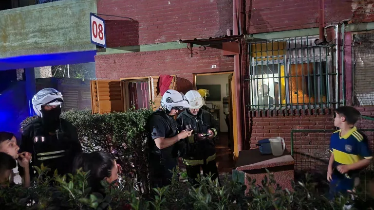 Principio de incendio en Barrio Malvinas sofocado por vecinos