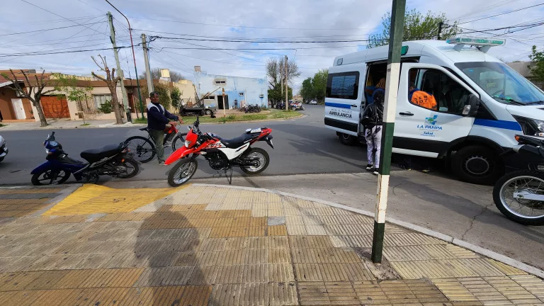 Colisión de motocicletas en la intersección de calles 32 y 17 deja una mujer lesionada