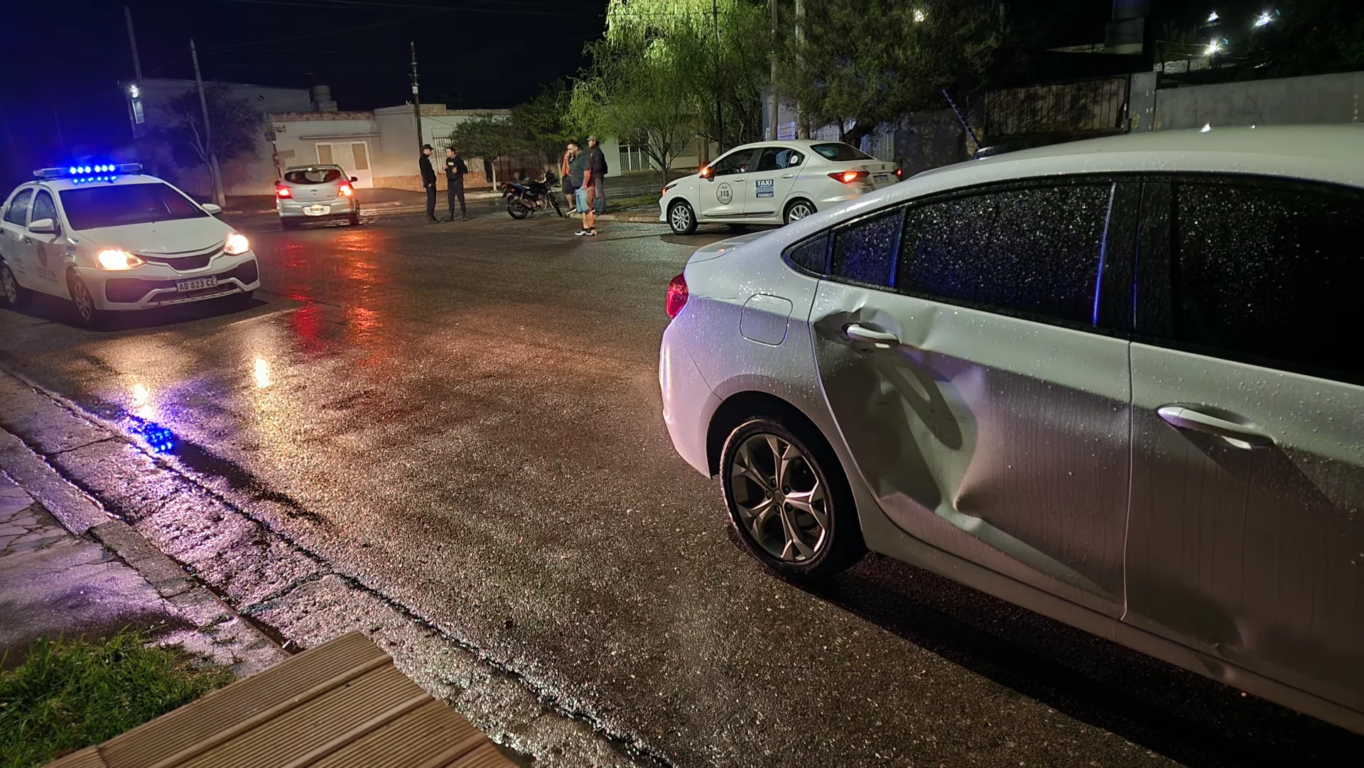 Accidente vial en las calles 29 y 30: colisión entre una motocicleta y un automóvil