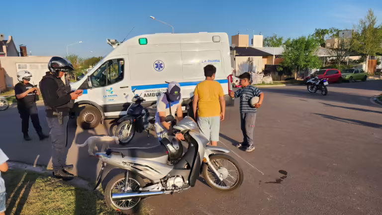 Dos jovenes hospitalizadas tras choque de motos en barrio Federal