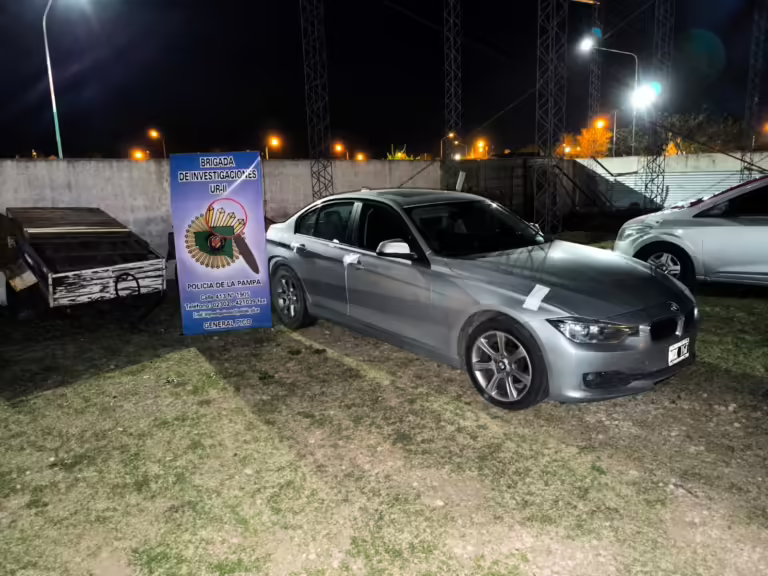 General Pico: la policía recupera un vehículo importado robado en Santa Rosa: Cuatro personas demoradas