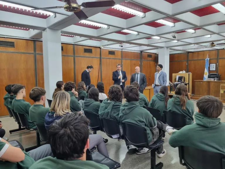 Educación + Justicia: estudiantes de Los Caldenes presenciaron un debate oral y una charla en los tribunales piquenses
