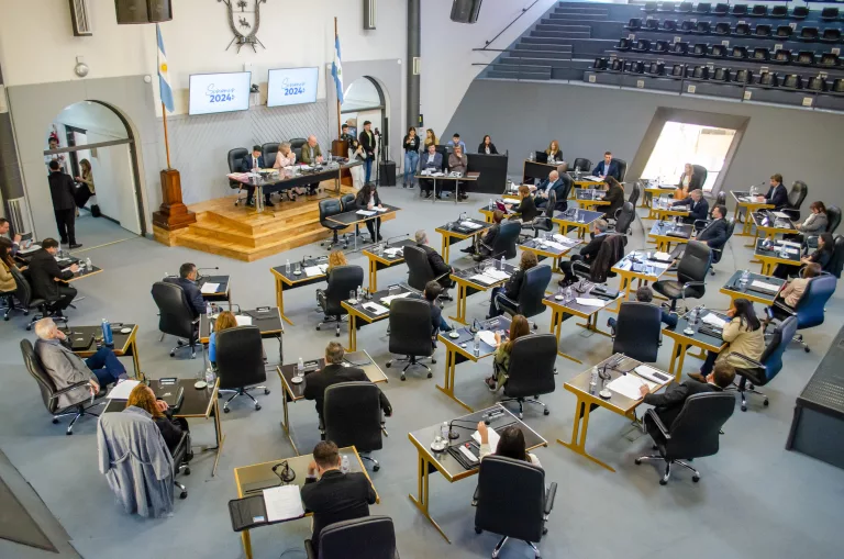 Diputados aprobó adenda del convenio carcelario con San Luis y reconoció a deportistas pampeanos