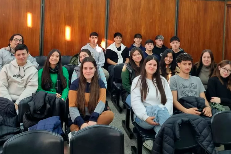 Educación + Justicia: alumnos de Quemú Quemú presenciaron un debate oral y una charla en General Pico