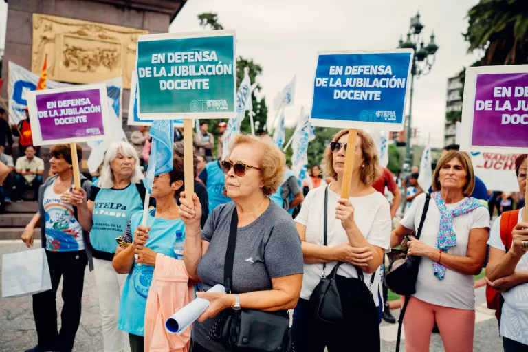 Defensa de las Jubilaciones: el Día del Maestro marcado por movilizaciones en General Pico y Santa Rosa