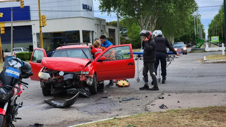 Fuerte choque en Ruta Provincial 1 y Avenida San Martín: dos mujeres hospitalizadas