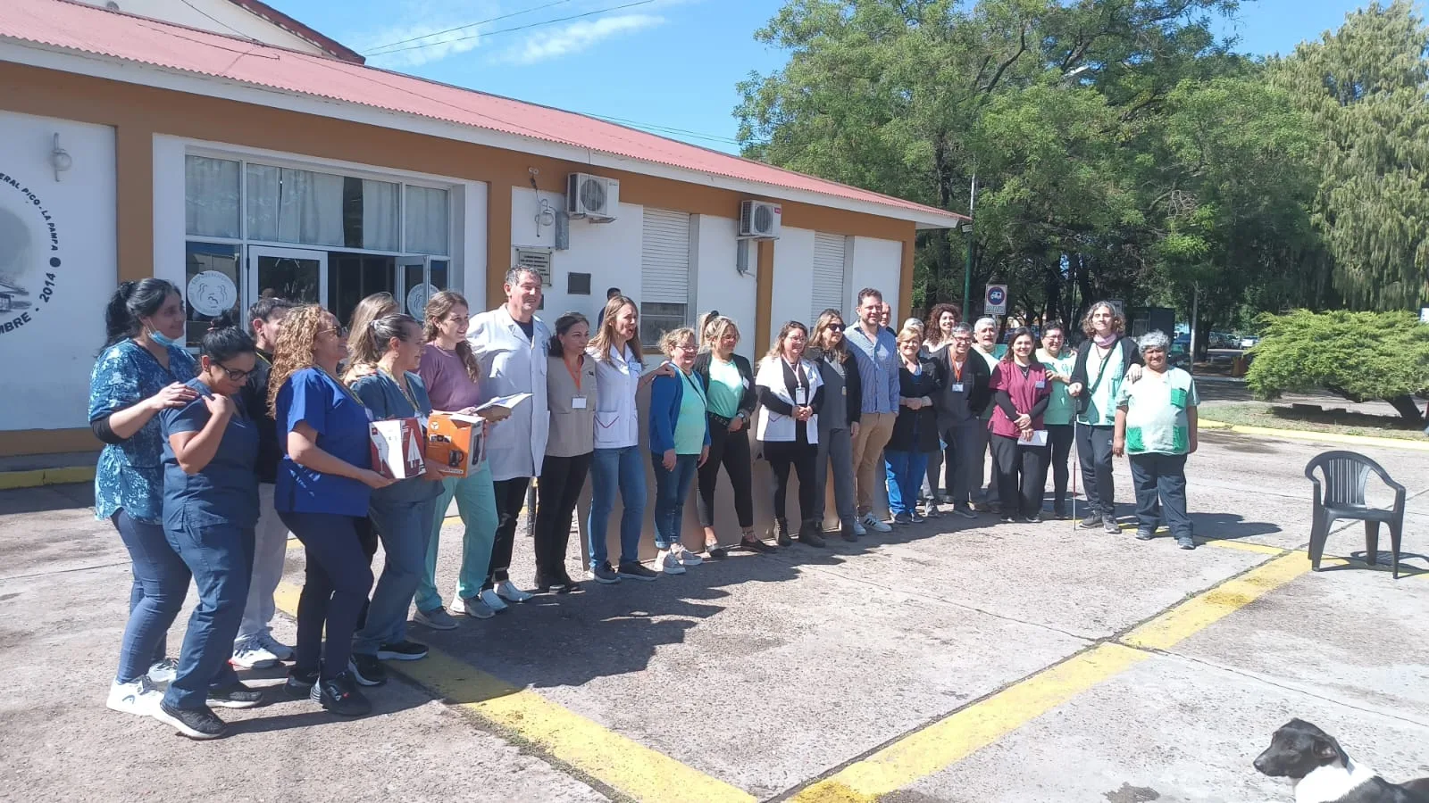 Entrega de equipamiento adquirido en la Peña “Todos por el Hospi”