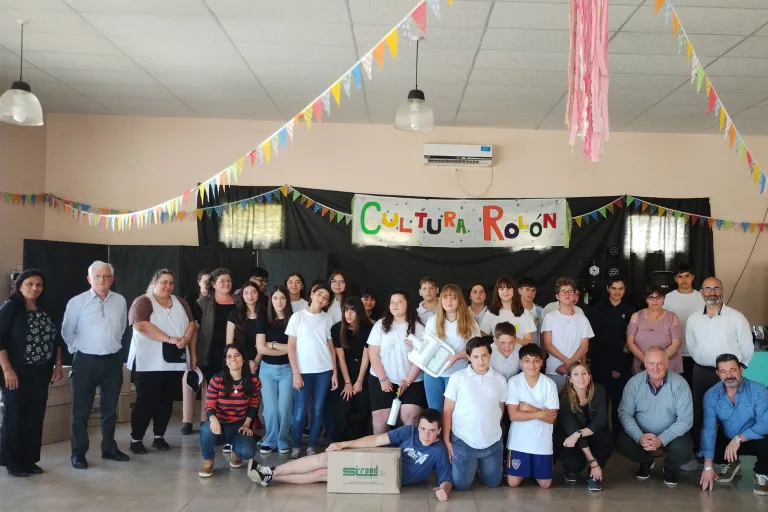 Entrega de luminarias tecnología LED en Miguel Riglos y Rolón