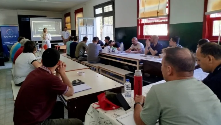 Taller para docentes sobre “Mantenimiento de Máquinas Agropecuarias”