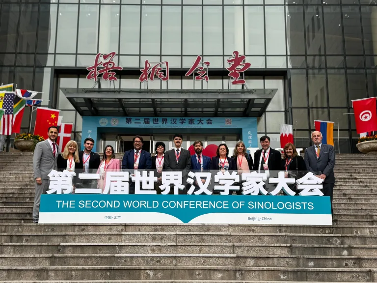 Fernanda Alonso representa a General Pico en la segunda sesión plenaria del Consejo Mundial de Sinólogos en China