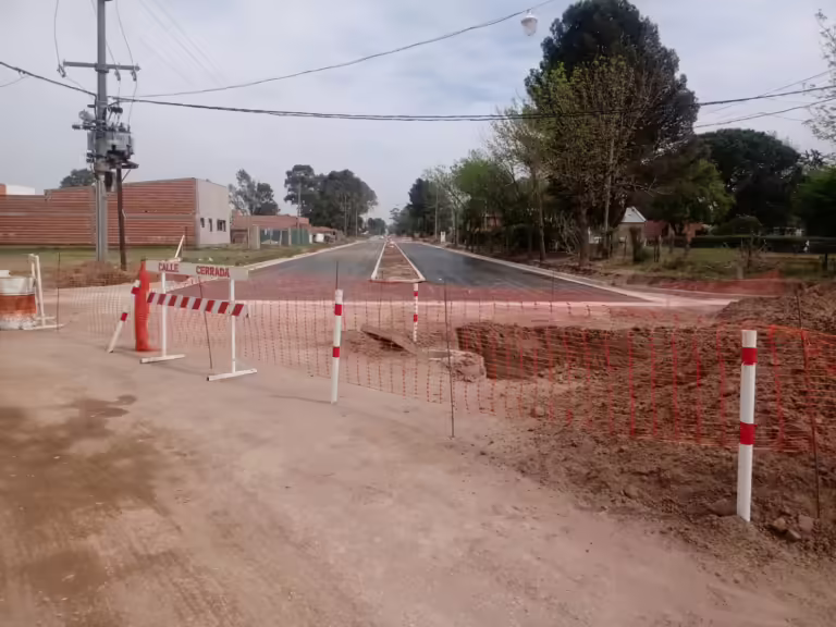 Avanza la obra de asfalto en barrio y Sur y la construcción de la doble vía: mirá los cortes de esta semana