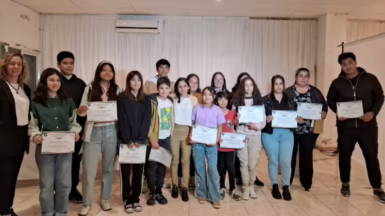 Intendente Alvear: entregan certificados a alumnos que completaron la capacitación gratuita en informática en el Centro de Estudios Municipal