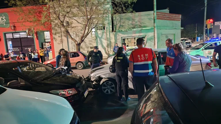 Un Mercedes Benz y un Chevrolet Aveo colisionaron en calle 24