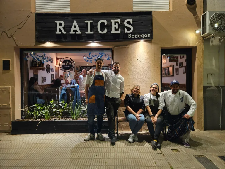 Raíces Bodegón celebró 7 años con lo mejor que sabe hacer: la comida más rica y la mejor atención