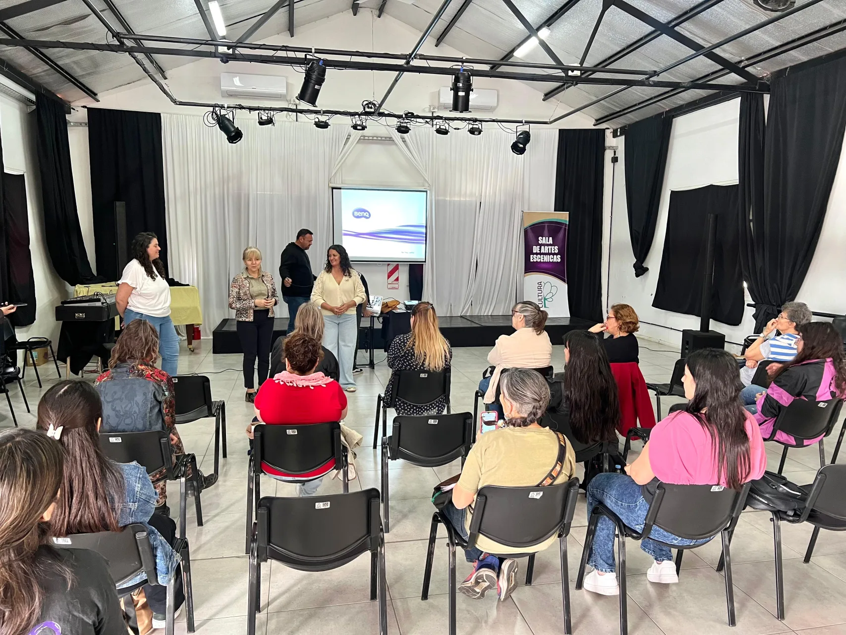 “Camino al desfile”: charla para quienes asisten a los talleres de Idedi