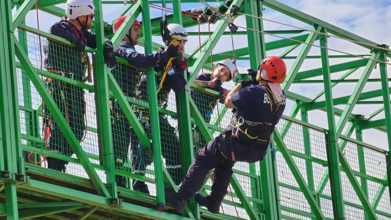 Bomberos Voluntarios de La Pampa se capacitaron en rescate técnico con cuerdas “Nivel 2”
