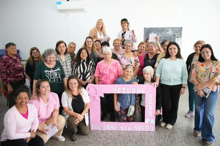 Ocrubre rosa: charla sobre prevención de cáncer de mama en el CDT del barrio Energía y Progreso