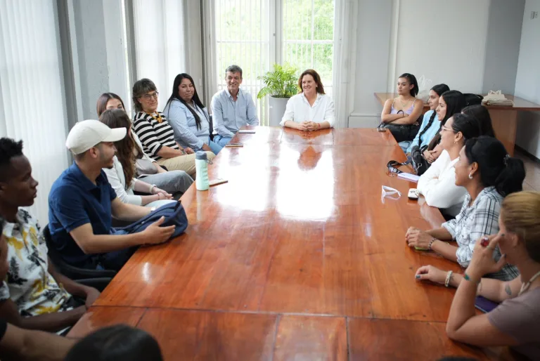 La intendenta Fernanda Alonso recibió a estudiantes colombianas de la UNLPam
