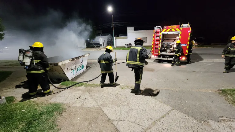 Prendieron fuego un contenedor en Barrio Malvinas
