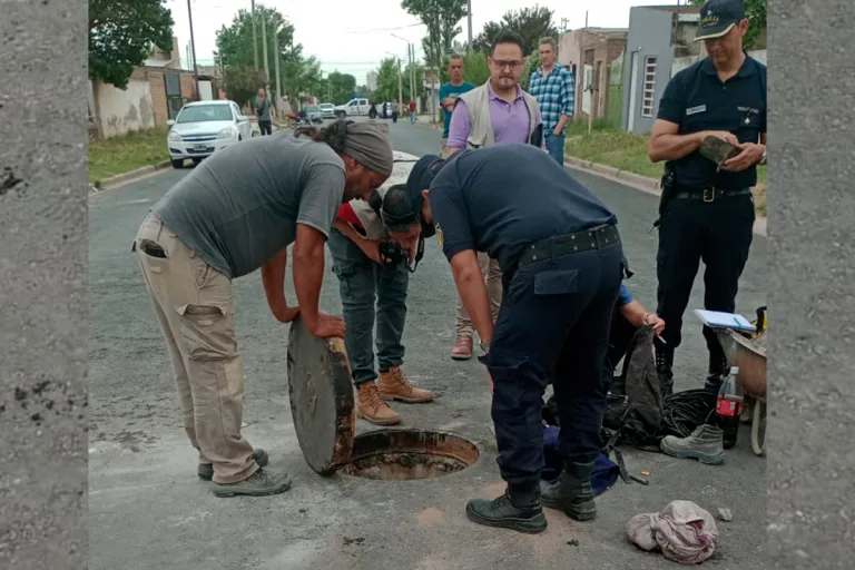 El fiscal Andrés Torino investiga la muerte de dos operarios en Santa Rosa: “hemos encontrado gases letales en el lugar del accidente”