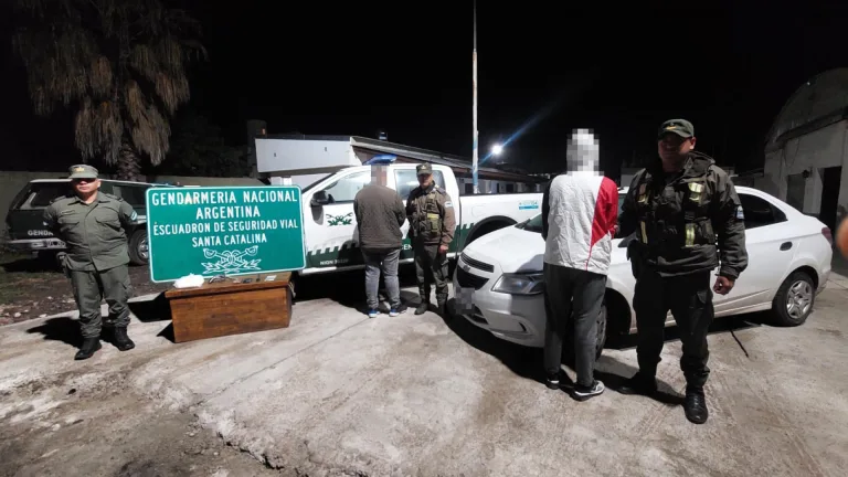 Detuvieron a dos piquenses en Córdoba cuando viajaban hacia La Pampa, transportando más de un kilo de cocaína y un arma