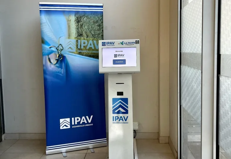 El IPAV instala tótems para facilitar el pago de cuotas de vivienda en la provincia