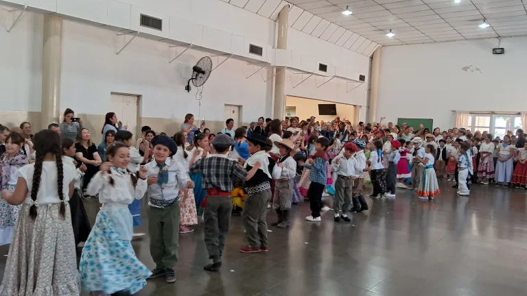 Intendente Alvear: celebración del Día de la Tradición en la Escuela N° 236
