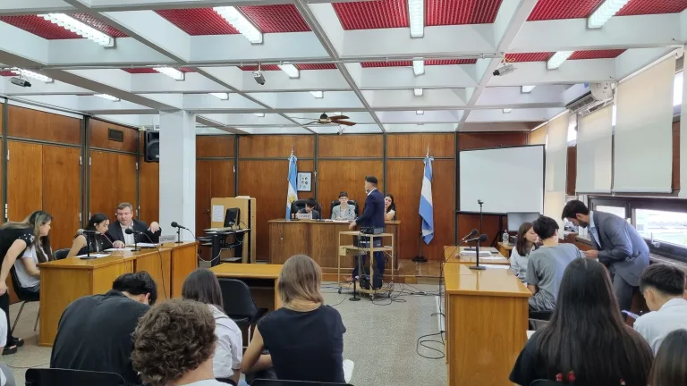 Dos colegios realizaron un simulacro de juicio en el Edifico Judicial de General Pico