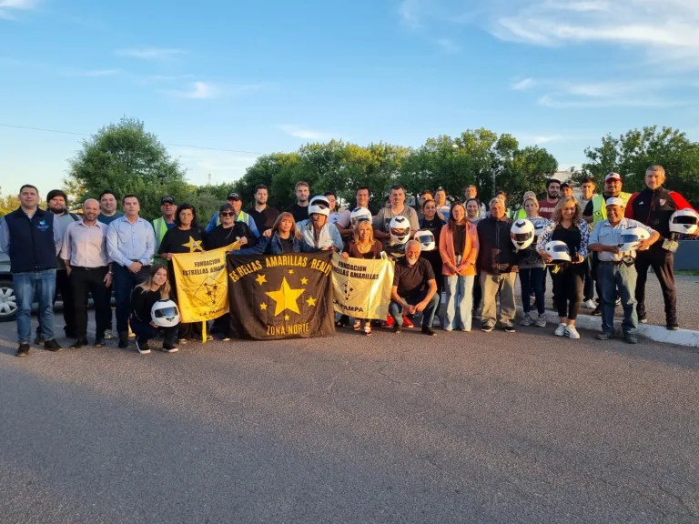 Motociclistas alvearenses recibieron cascos y formación en conducción segura