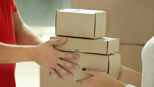 Nuevo límite para compras en el exterior y quita de impuesto: ¿cuánto costarán una consola y un par de zapatillas?