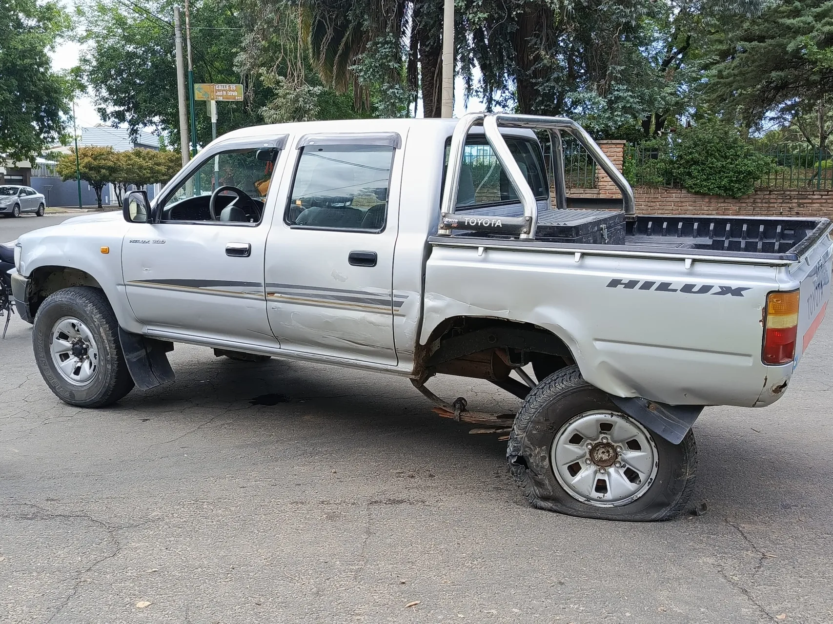 Choque de camionetas en calle 14 y 25: solo chapas rotas
