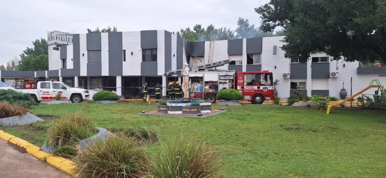 Trágico incendio en hotel de Eduardo Castex: las víctimas eran oriundas de la provincia de Santa Cruz