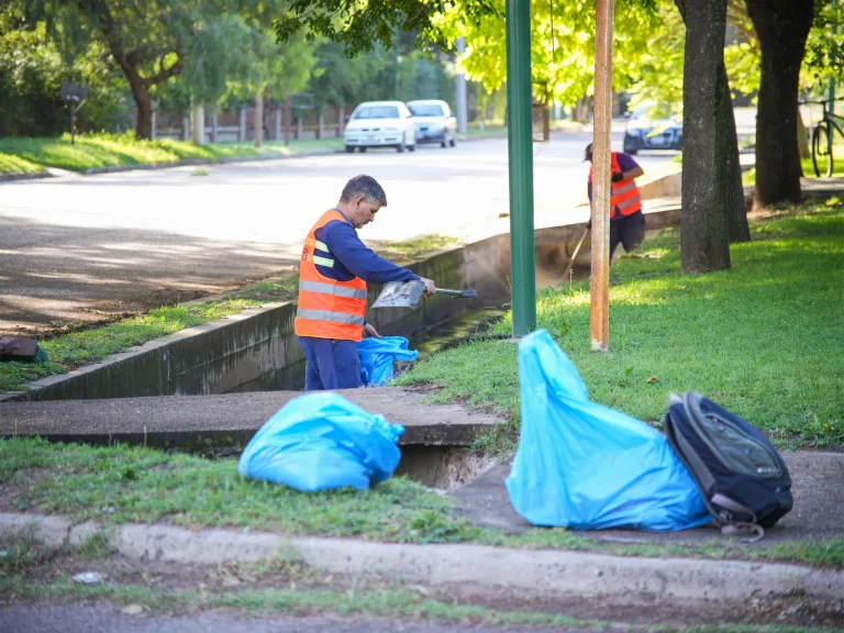 General Pico refuerza la limpieza urbana con una exitosa jornada integral en barrio Este: mirá en que barrio será la próxima