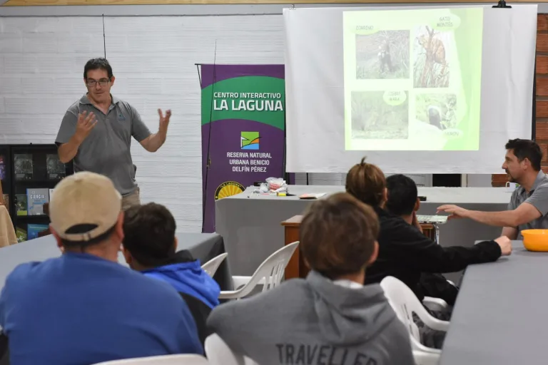 Promueven la pesca responsable con taller para los más pequeños en la laguna de General Pico