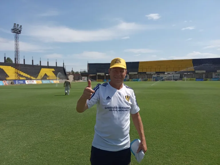 Elvio ‘Ruso’ Pérez: el guardián de los campos de fútbol en La Pampa