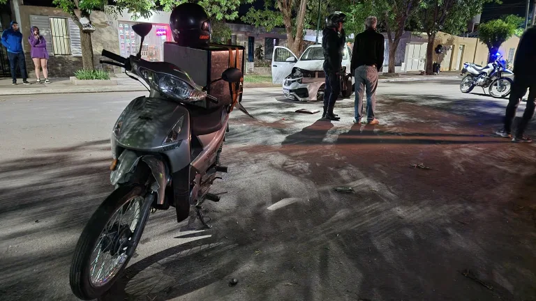 Joven cadete resulta herido en siniestro vial en calle 6