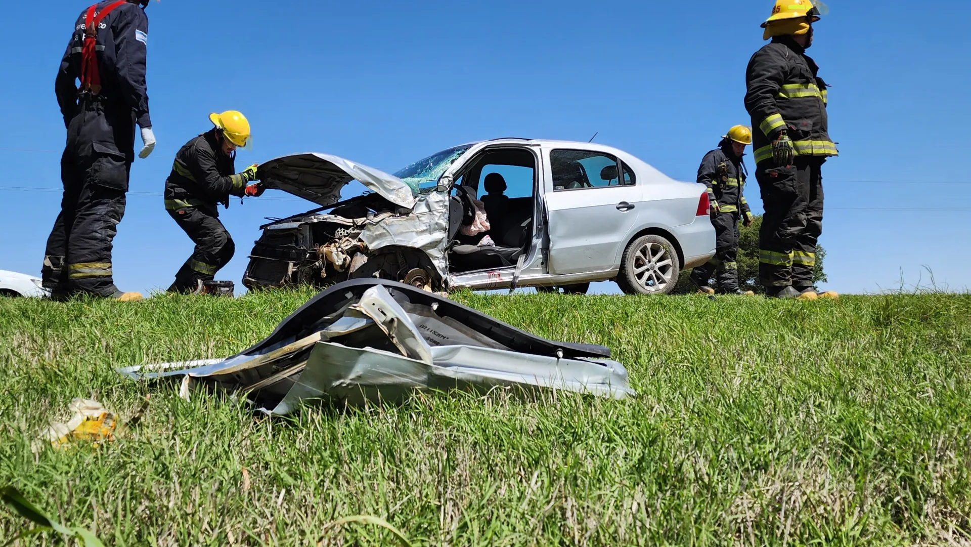 Mamá con fracturas y niña ilesa tras accidente en Ruta provincial 102