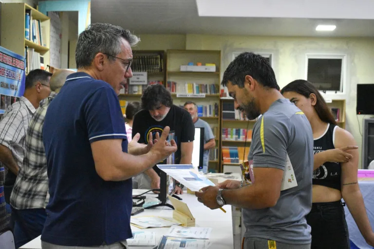General Pico observa el futuro: gran éxito de la Expo Carreras para Adultos